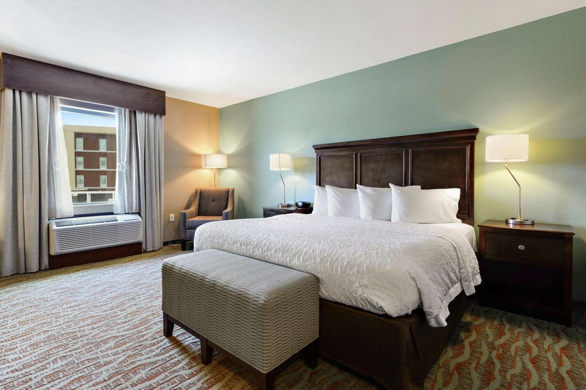 King Room with Roll-In Shower - Mobility and Hearing Access/Non-Smoking